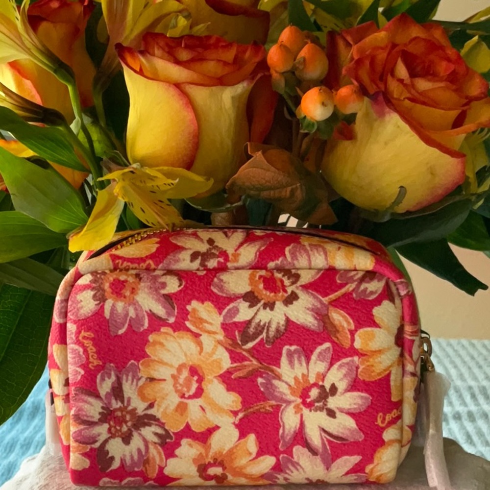 💐 COACH MINI COSMETIC CASE WITH DAISY PRINT 💐 - Picture 8 of 16